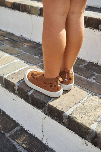 Lassig Ultrawygodne elastyczne trampki dziecięce z antypoślizgową podeszwą Splash & Fun caramel