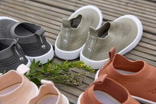 Lassig Ultrawygodne elastyczne trampki dziecięce z antypoślizgową podeszwą Splash & Fun caramel